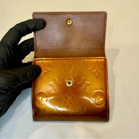 Authentic Louis Vuitton Vernis Elise Wallet in Bronze - Picture 8 of 12